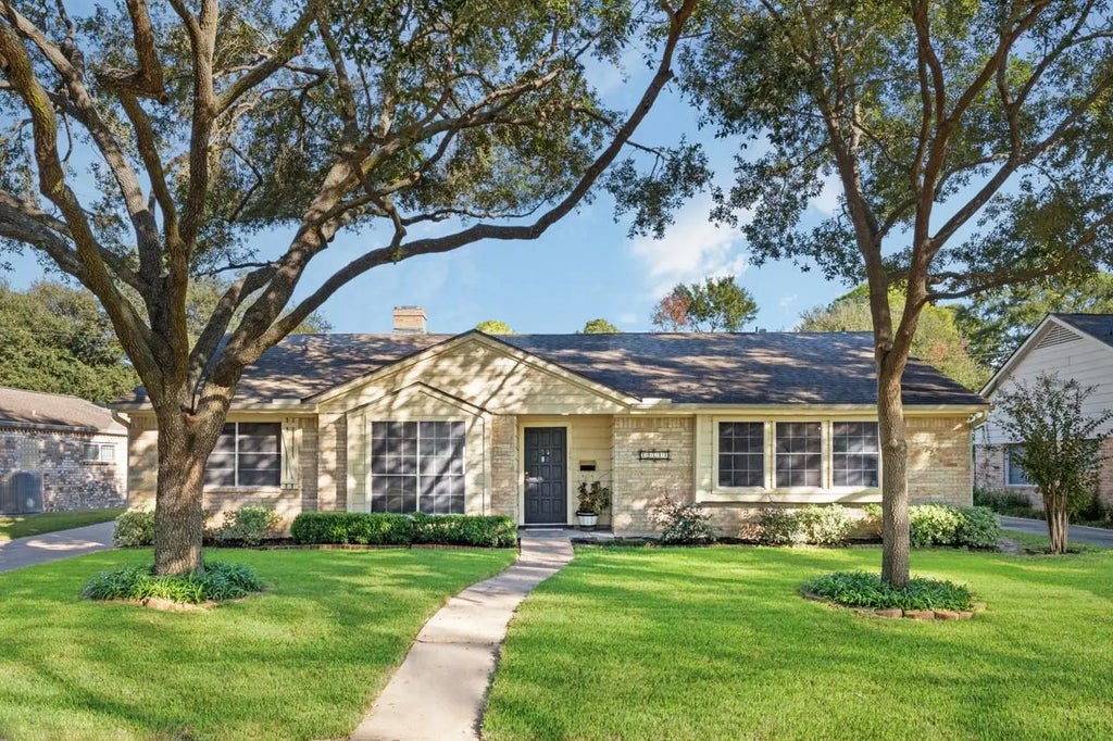 10614 Lynbrook Drive, Houston