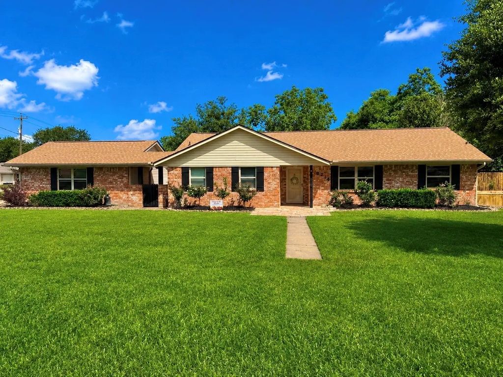 6214 1st Street, Danbury