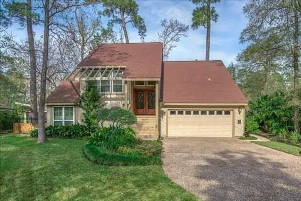 8 Buttonbush Court, The Woodlands