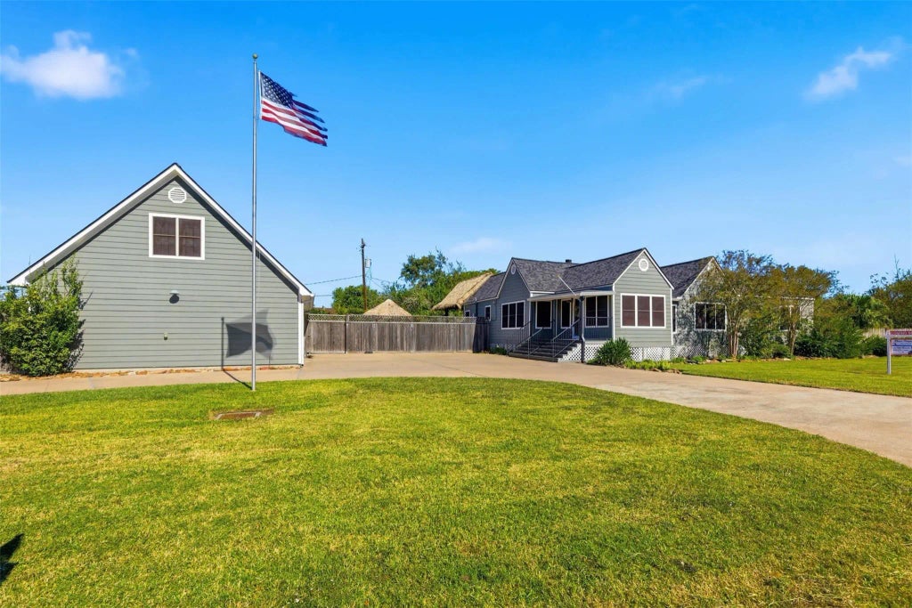 526 Shore Acres Boulevard, Shoreacres