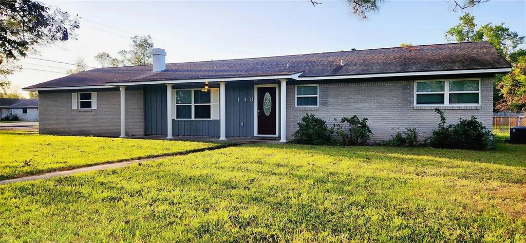 118 Lazy Lane, Lake Jackson