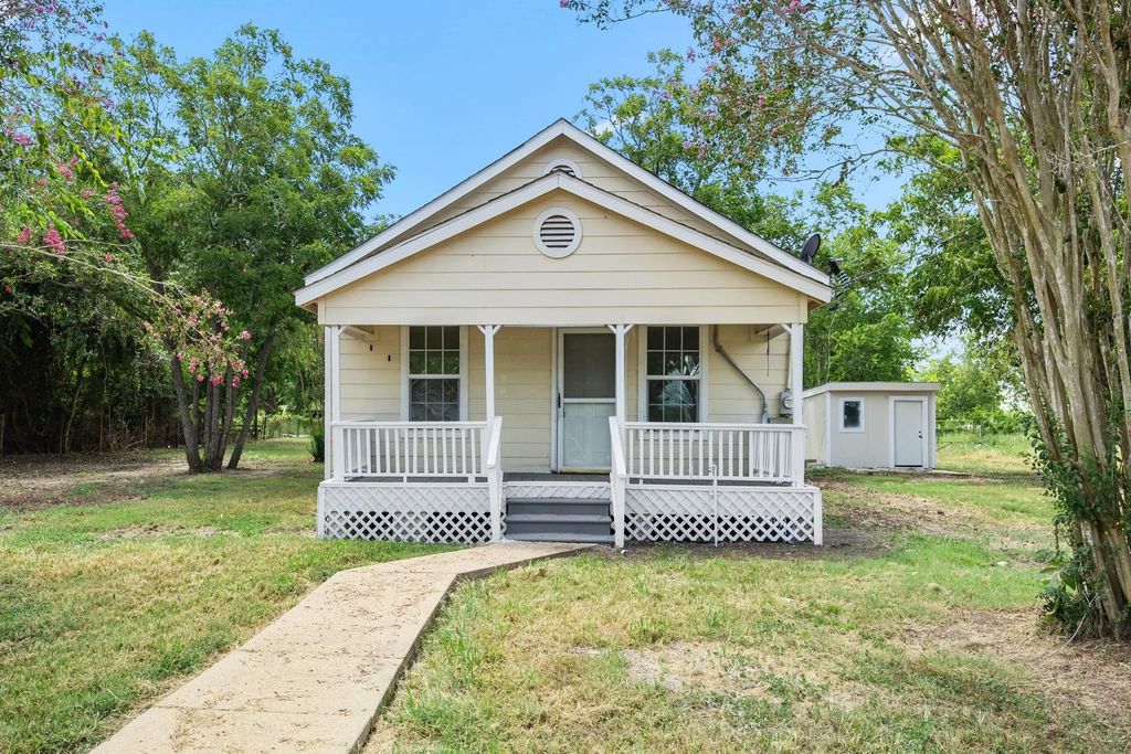 137 County Road 202, Weimar