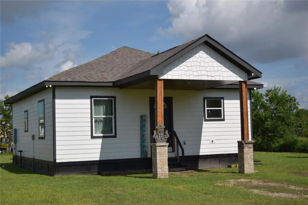 235 Road 5253, Cleveland