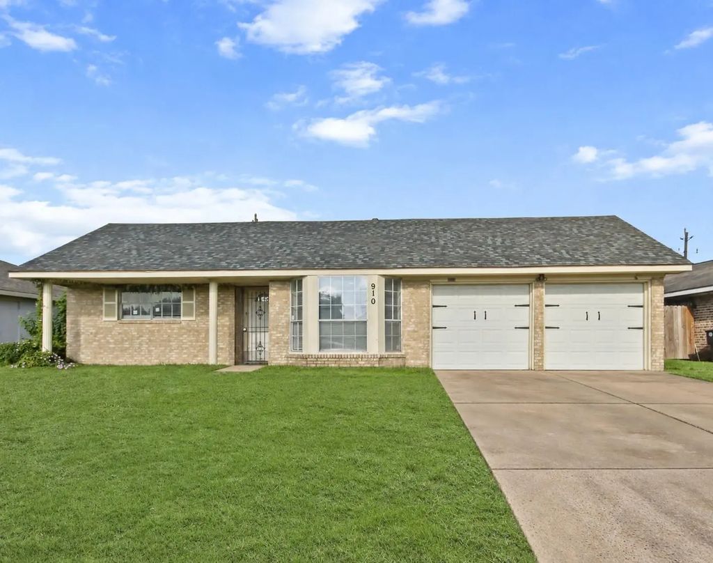 910 Centerwood Drive, Houston