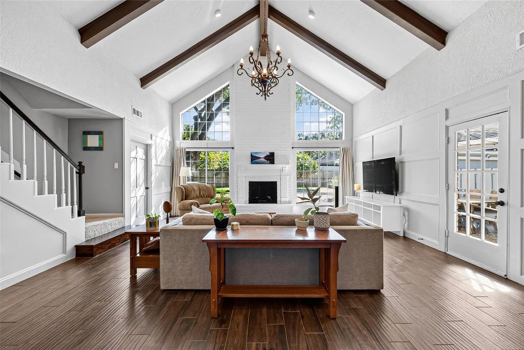 1638 Fall Valley Drive, Houston