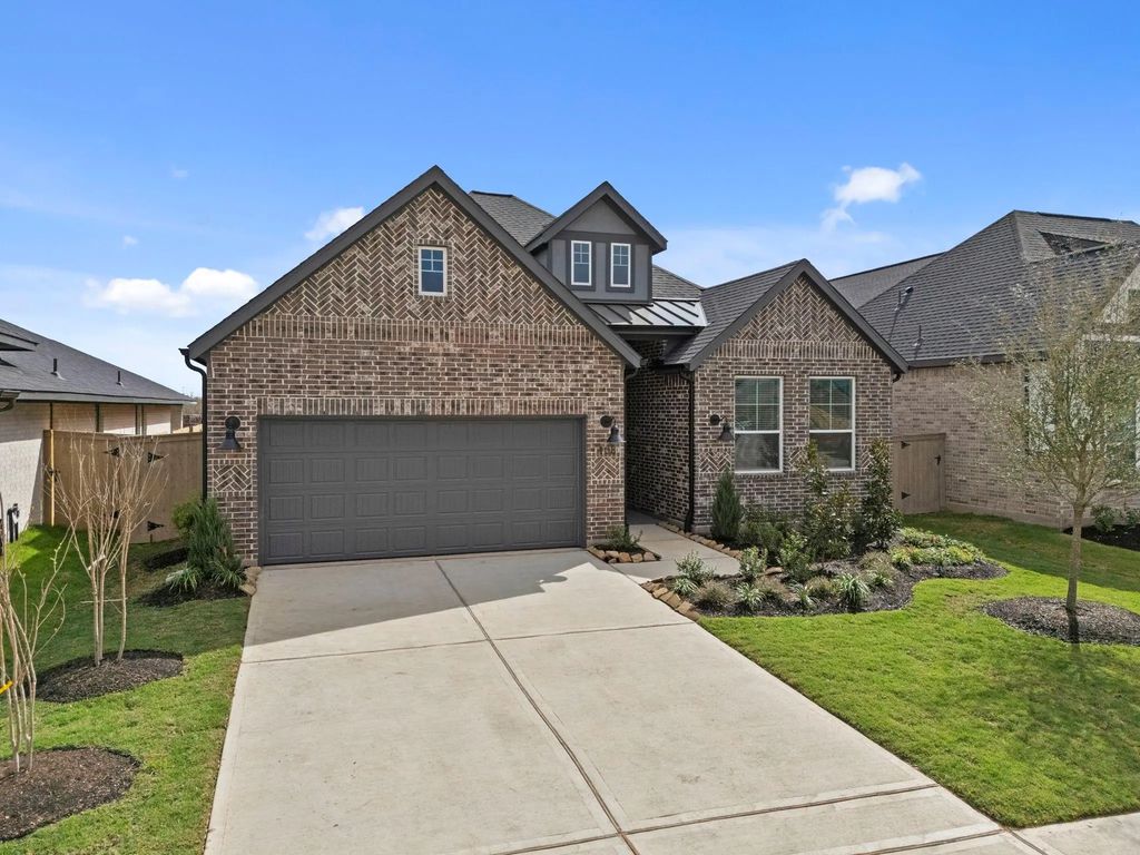 203 Garden Rose Trail, Willis