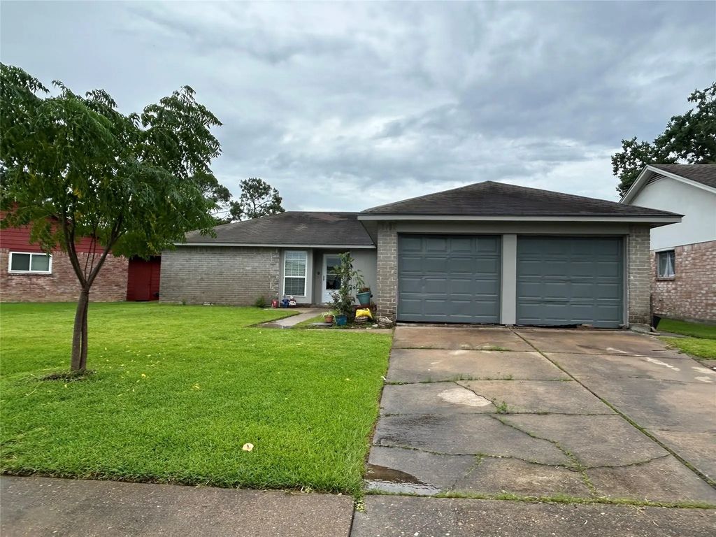 17311 Heritage Bay Drive, Webster