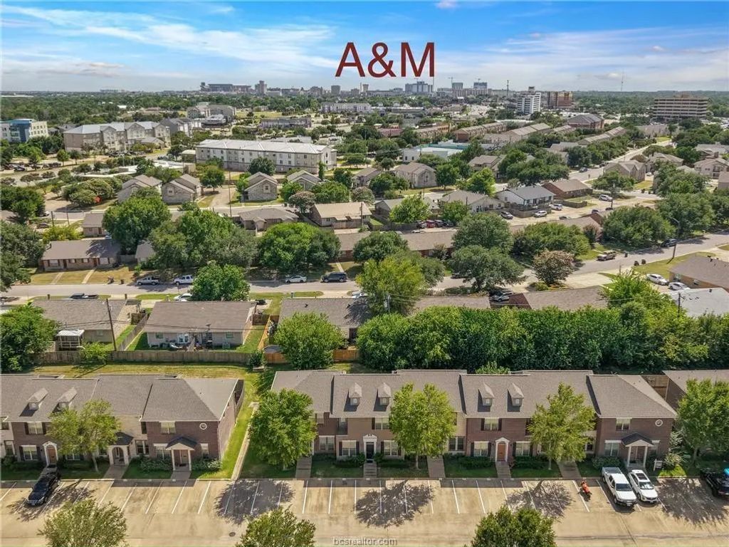 114 Forest Drive, College Station