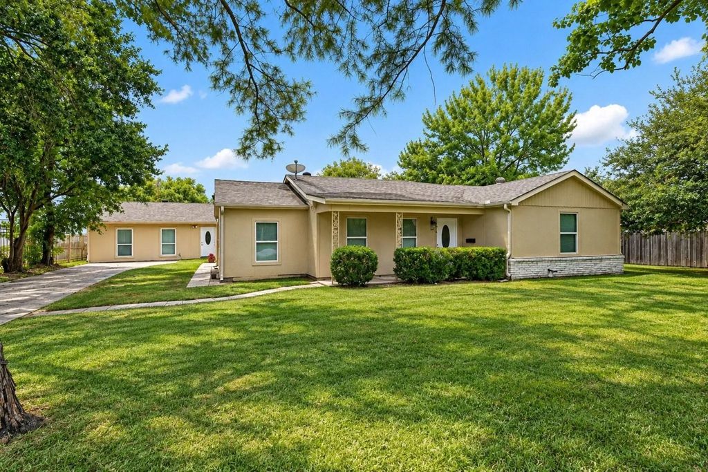 6010 Cypress Street, Houston
