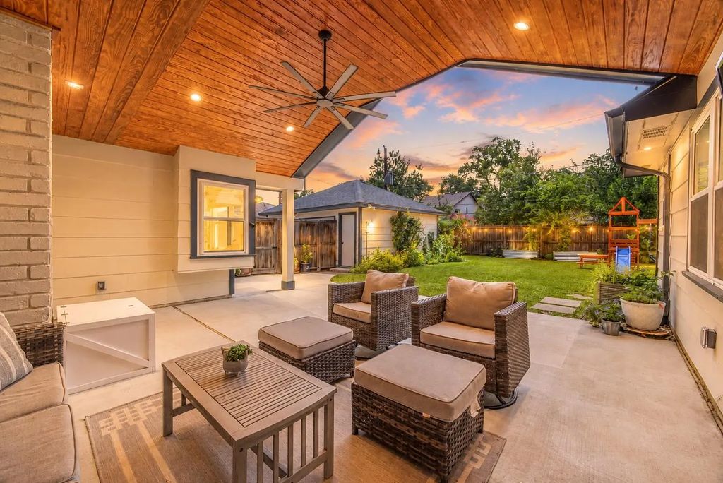 1922 Shadowdale Drive, Houston