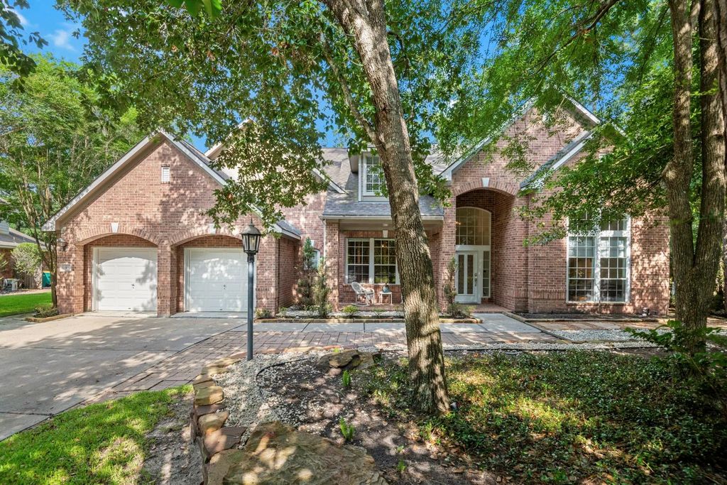 10 Newland Court, The Woodlands
