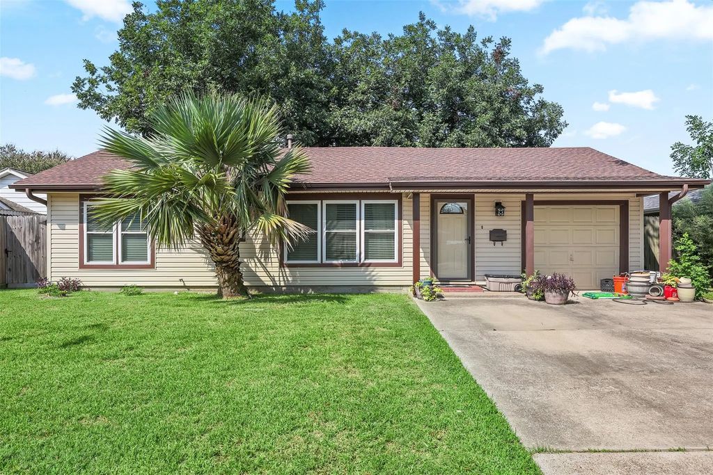 822 Grove Street, Deer Park