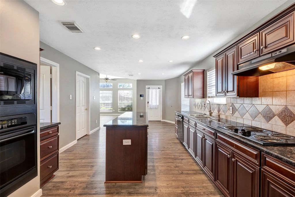 11514 Tara Place, Pearland