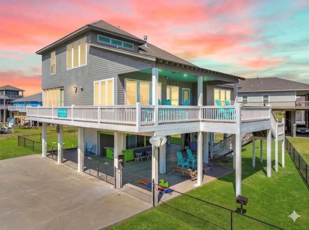 878 Surf Road, Crystal Beach