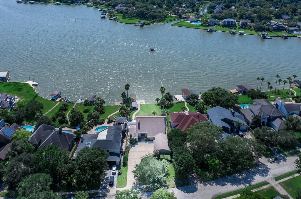 1623 Lake Arbor Drive, El Lago