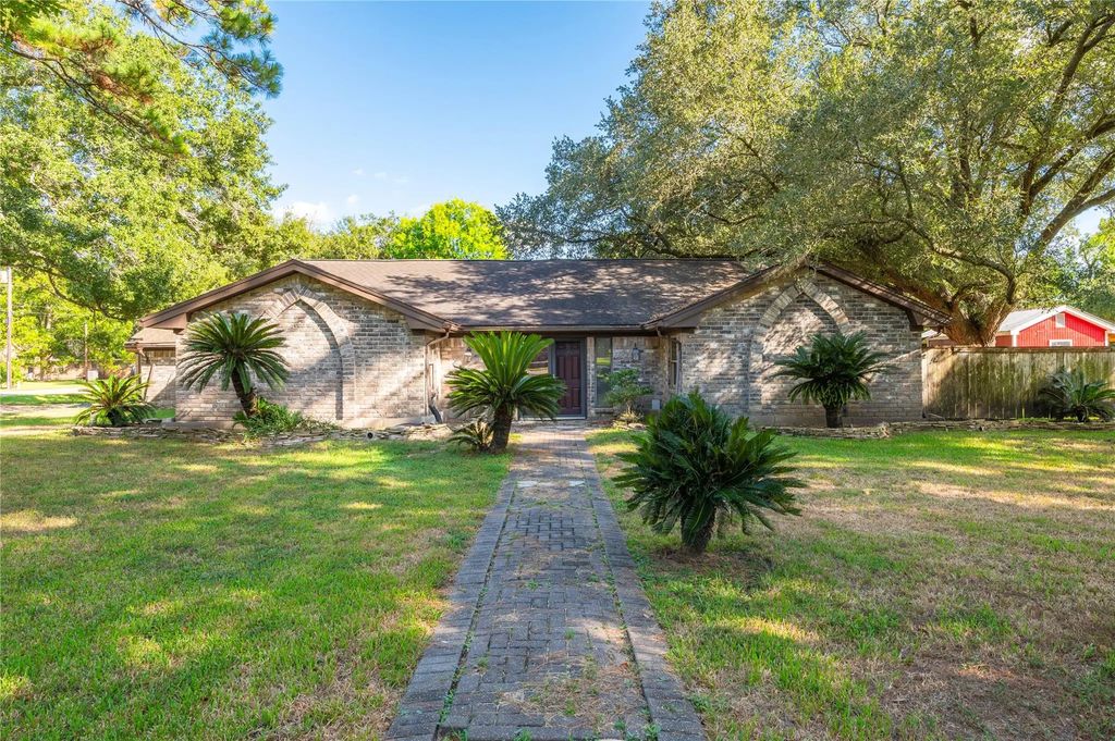 6903 Meadowlark Lane, Alvin