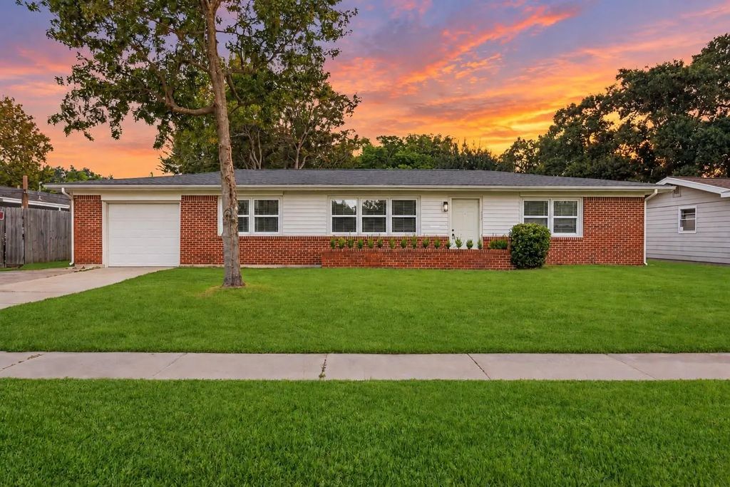 416 21st Avenue N, Texas City