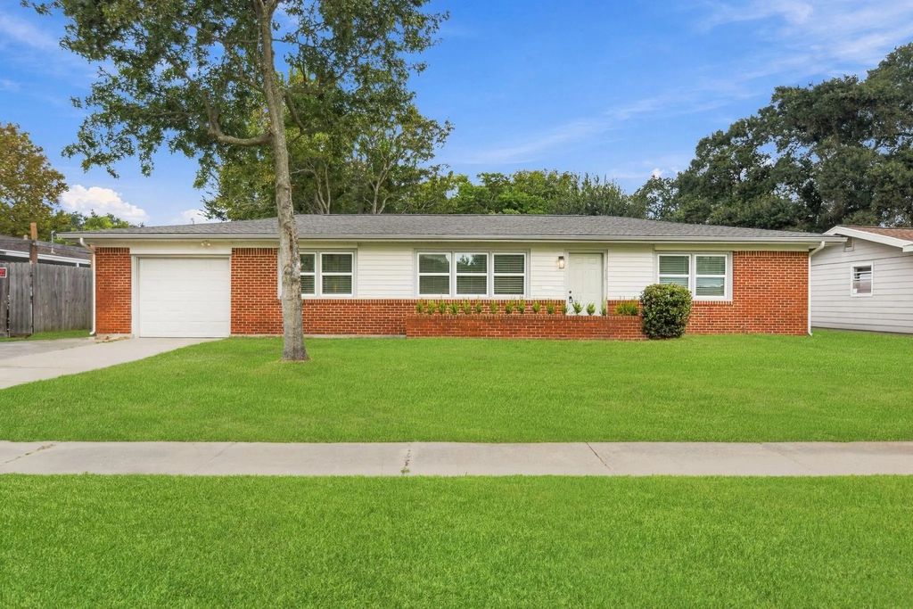 416 21st Avenue N, Texas City