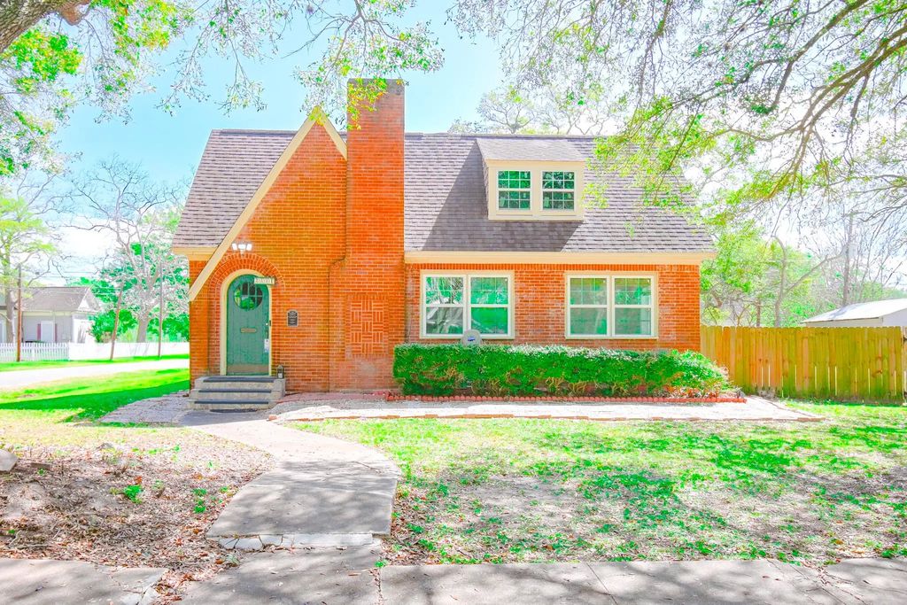2801 Avenue I, Bay City