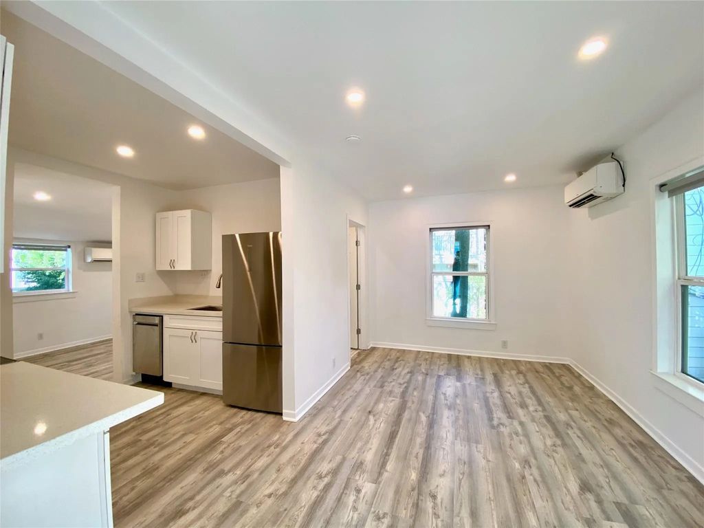 2025 1/2 Brun Street, Houston