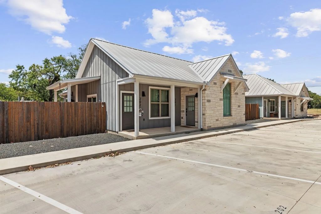 502 S Eagle Street 202, Fredericksburg