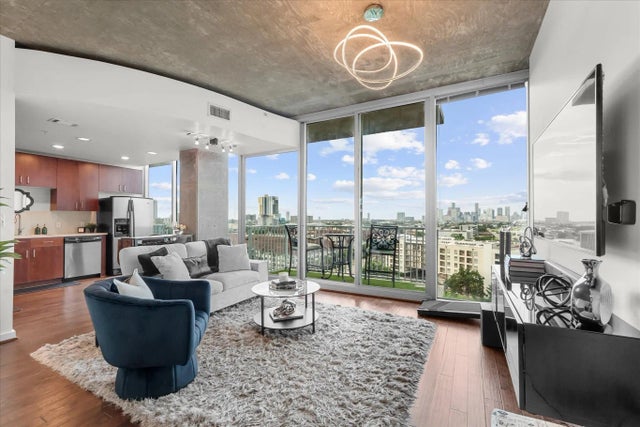 5925 Almeda Road 11107, Houston