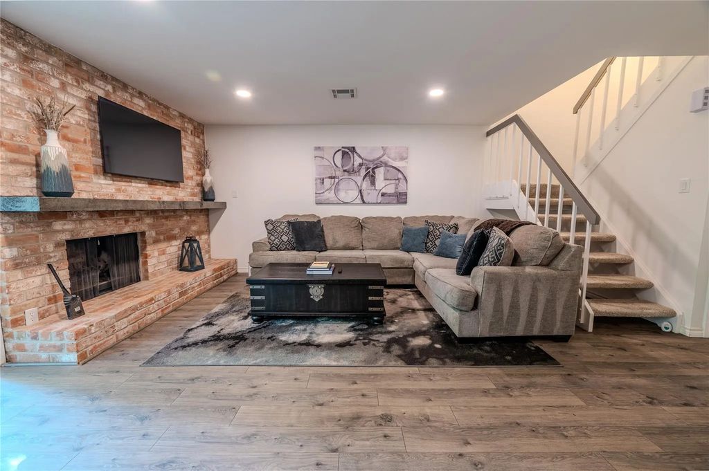 2306 W Settlers Way, The Woodlands