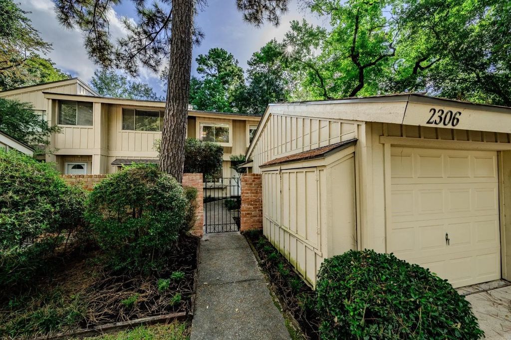 2306 W Settlers Way, The Woodlands