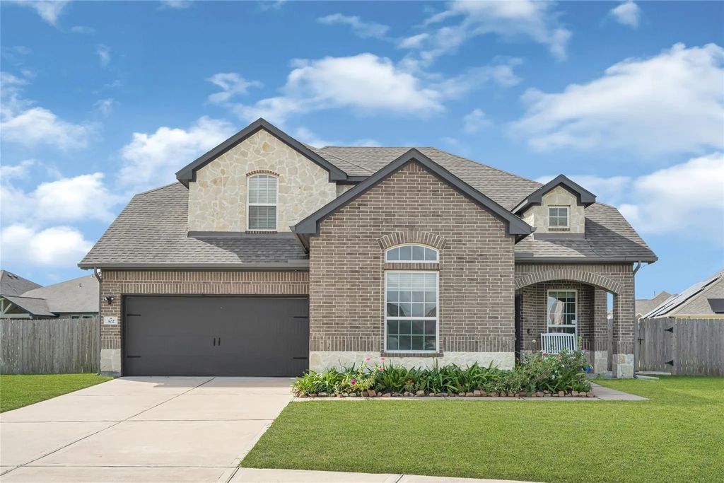 302 Vineyard Court, Alvin