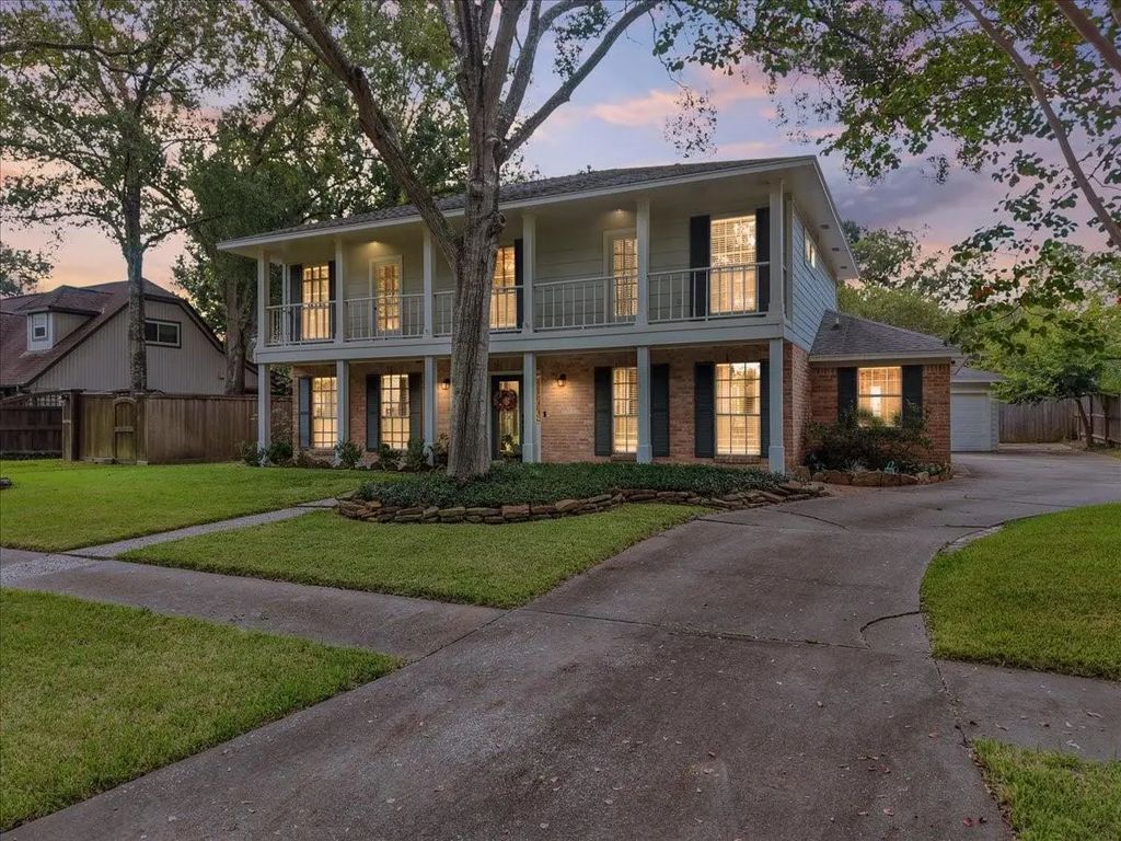 15710 Crestbrook Drive, Houston