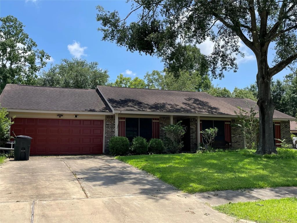 1314 Oak Hollow Drive, Friendswood