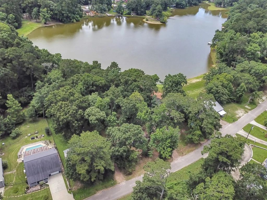 421 Columbia River Road, Conroe