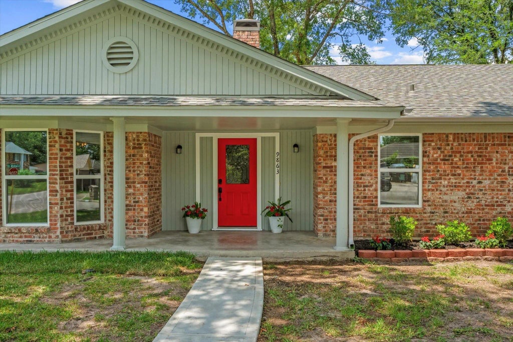 9863 Swan Court, Conroe