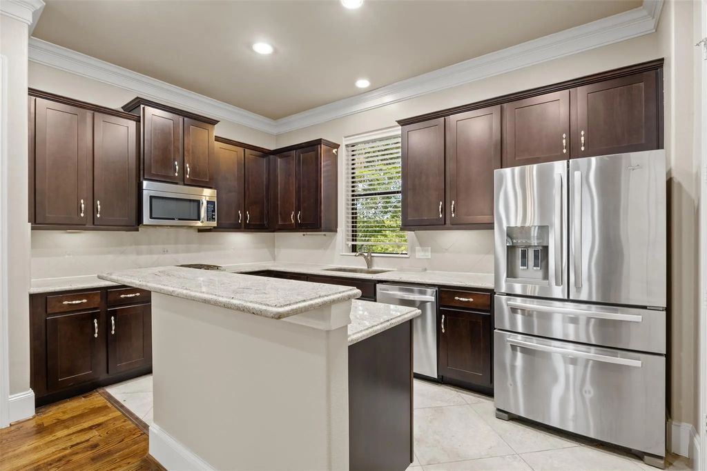 1212 St Charles, Houston