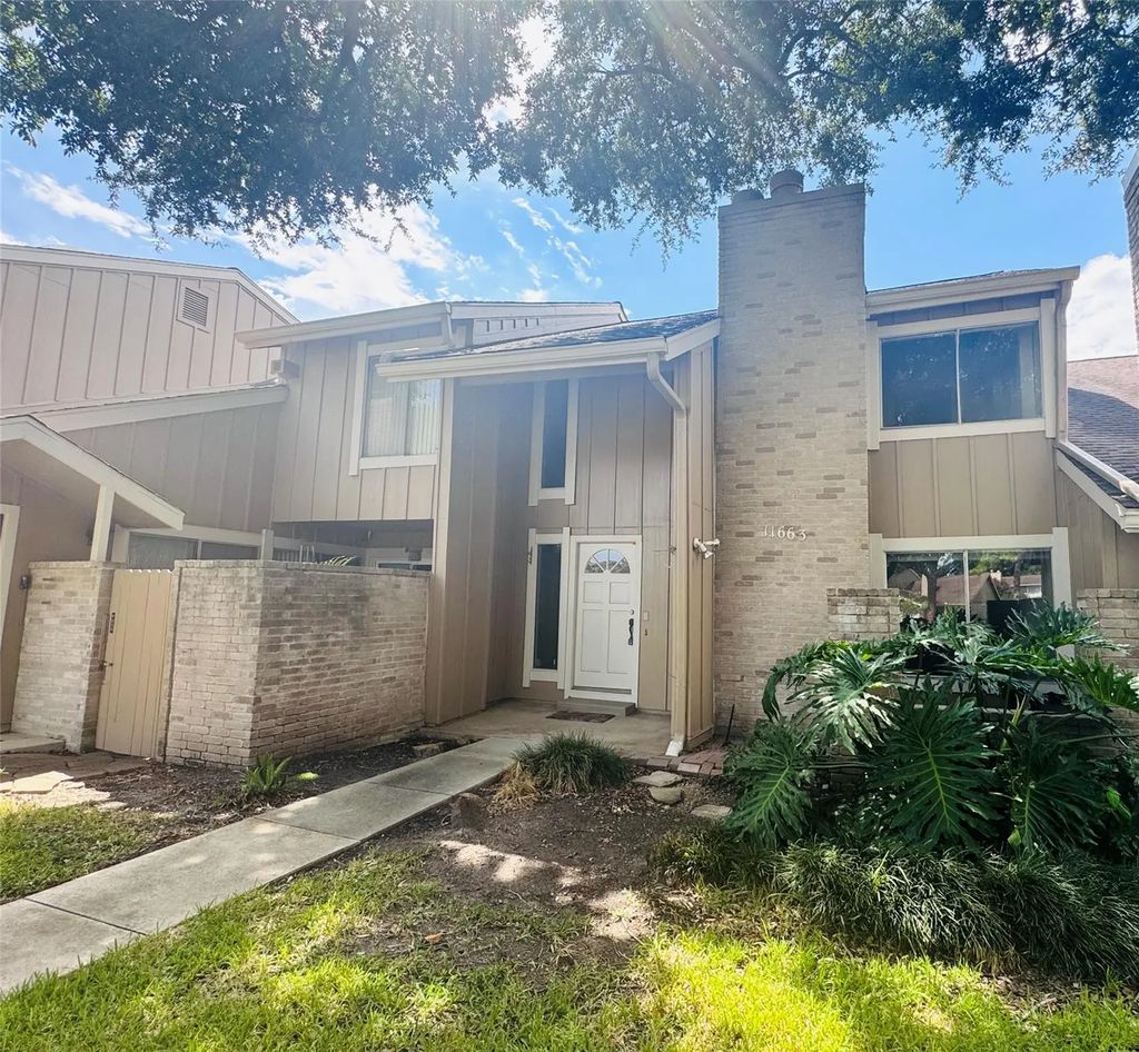 11663 Village Place Drive, Houston