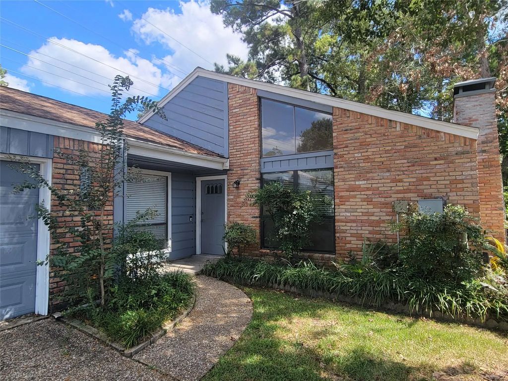 716 Player Court, Conroe