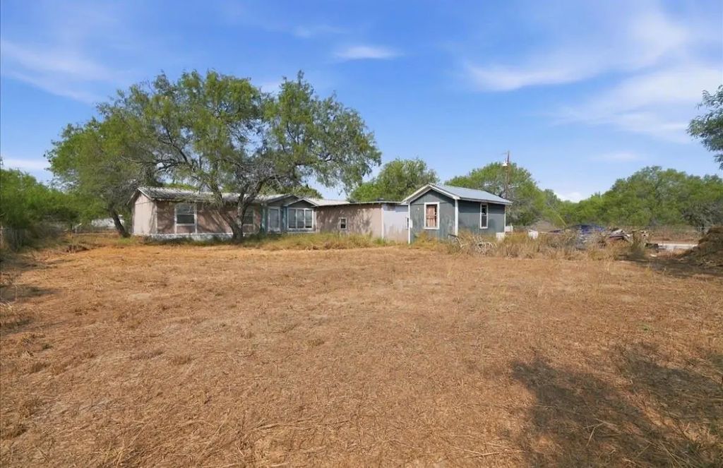 835 S County Road 1132, Riviera