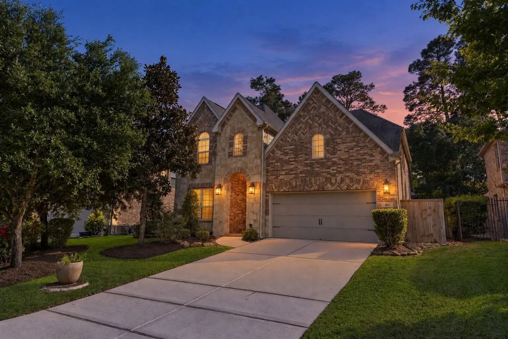 103 S Vershire Circle, Magnolia