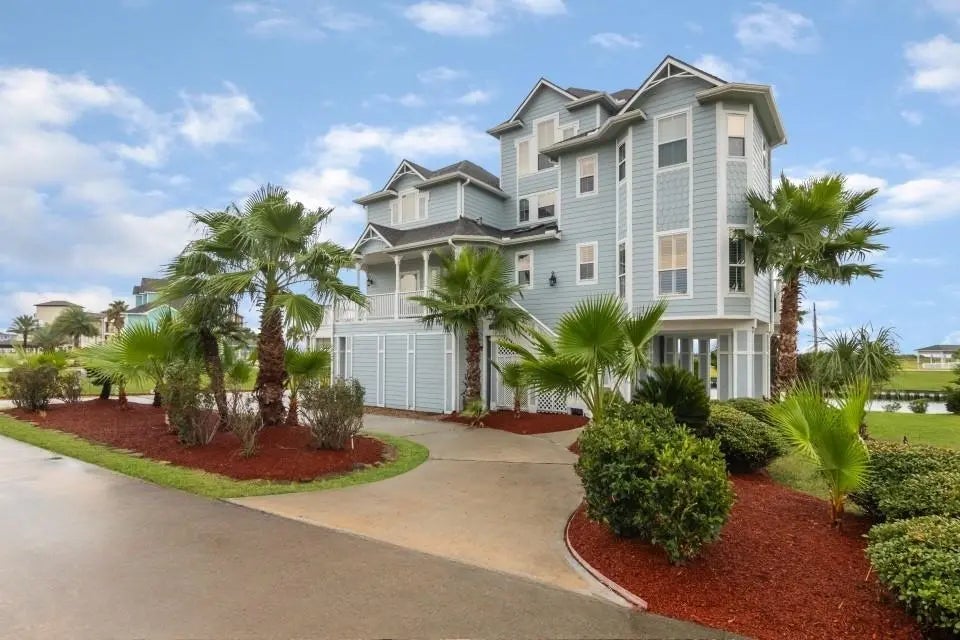 13 Half Moon, Hitchcock