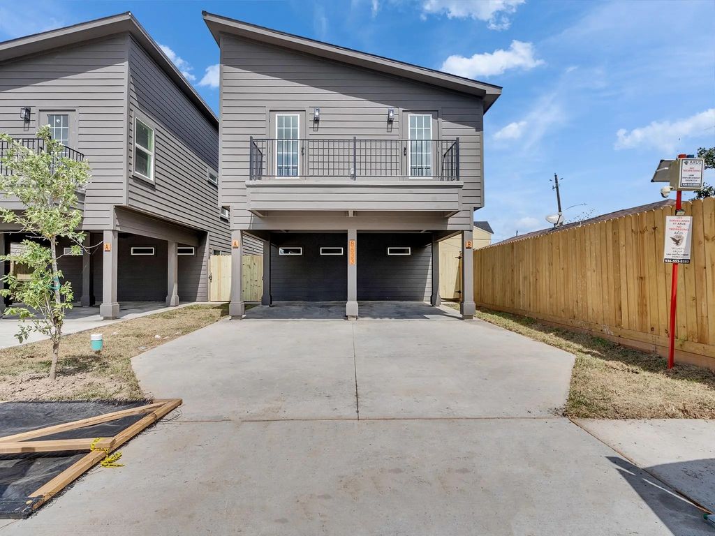 8810 Crestview Drive, Houston