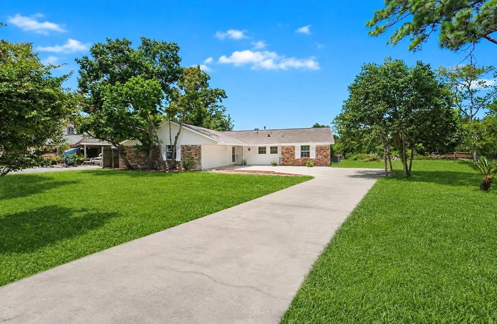 626 Shore Acres Boulevard, Shoreacres