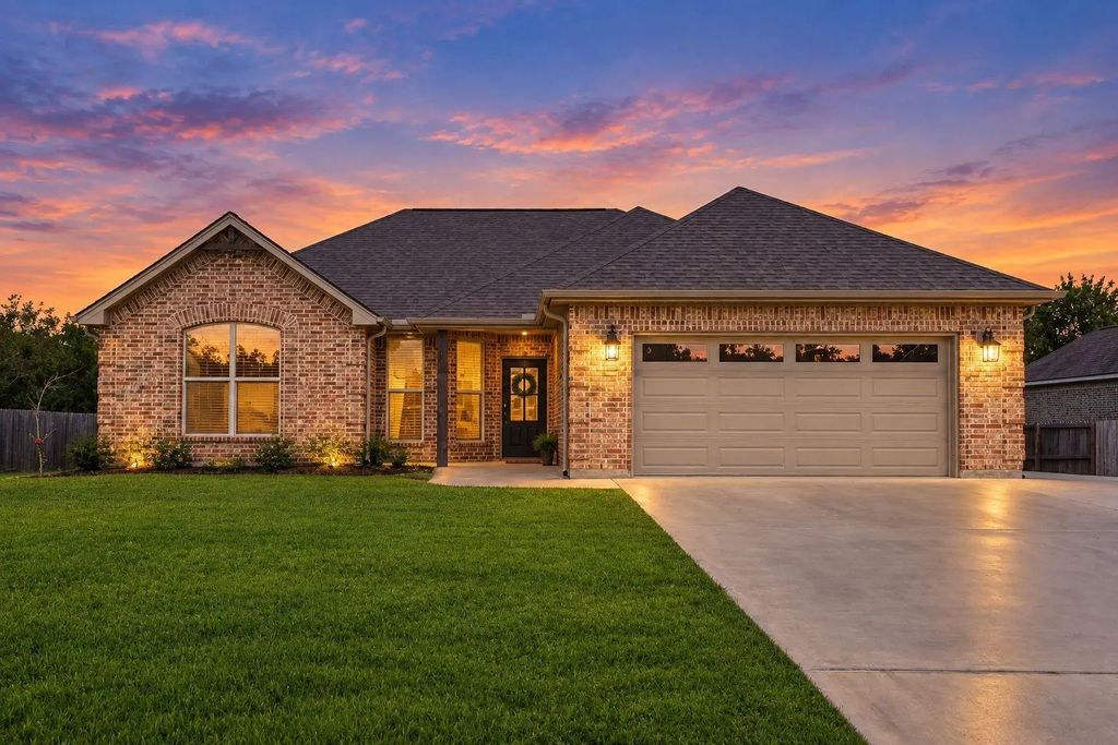 975 Amber Kay Lane, Bridge City