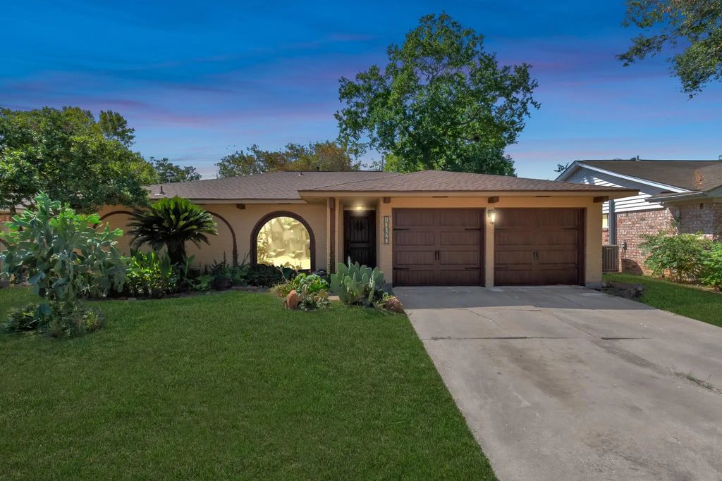 13627 Greenridge Drive, Sugar Land