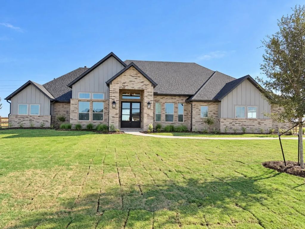 1017 Falcon Cove, Waller