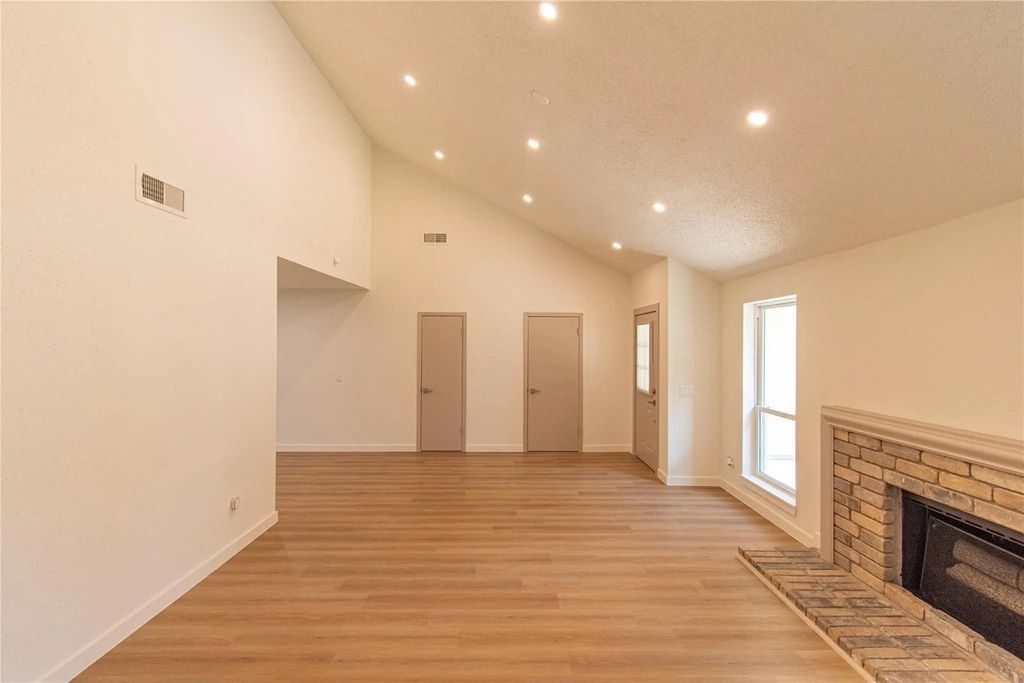 18015 Brooknoll Drive, Houston