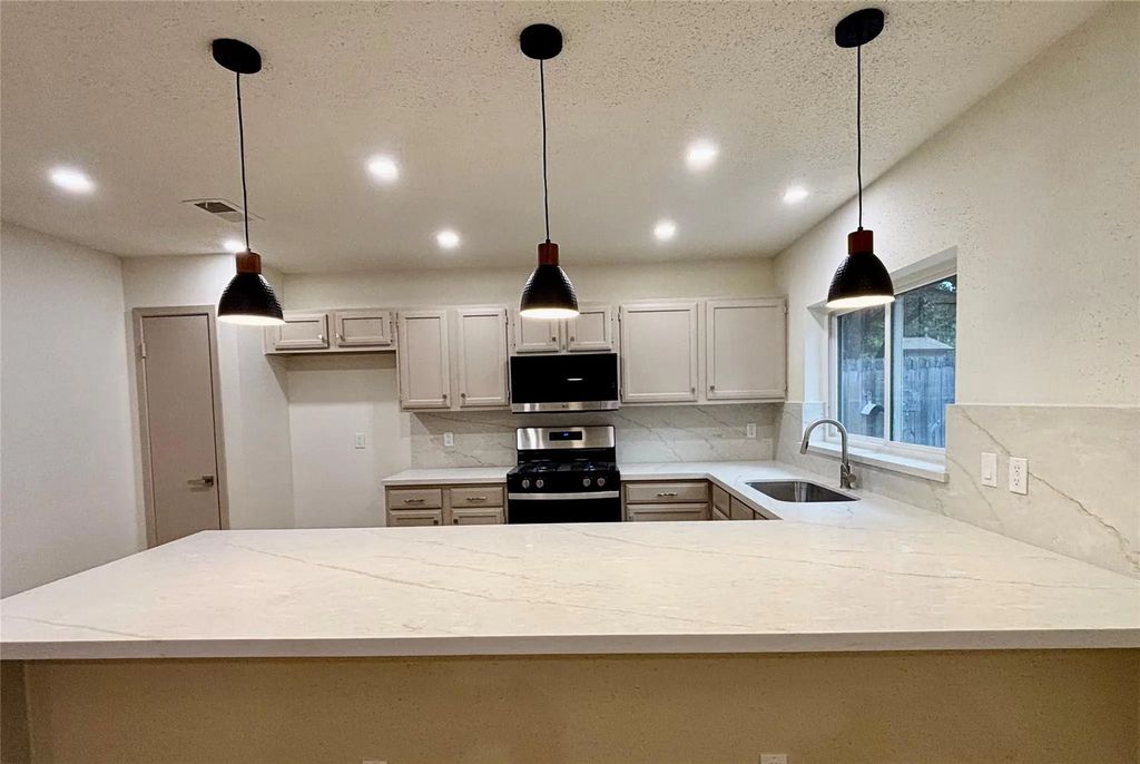 18015 Brooknoll Drive, Houston