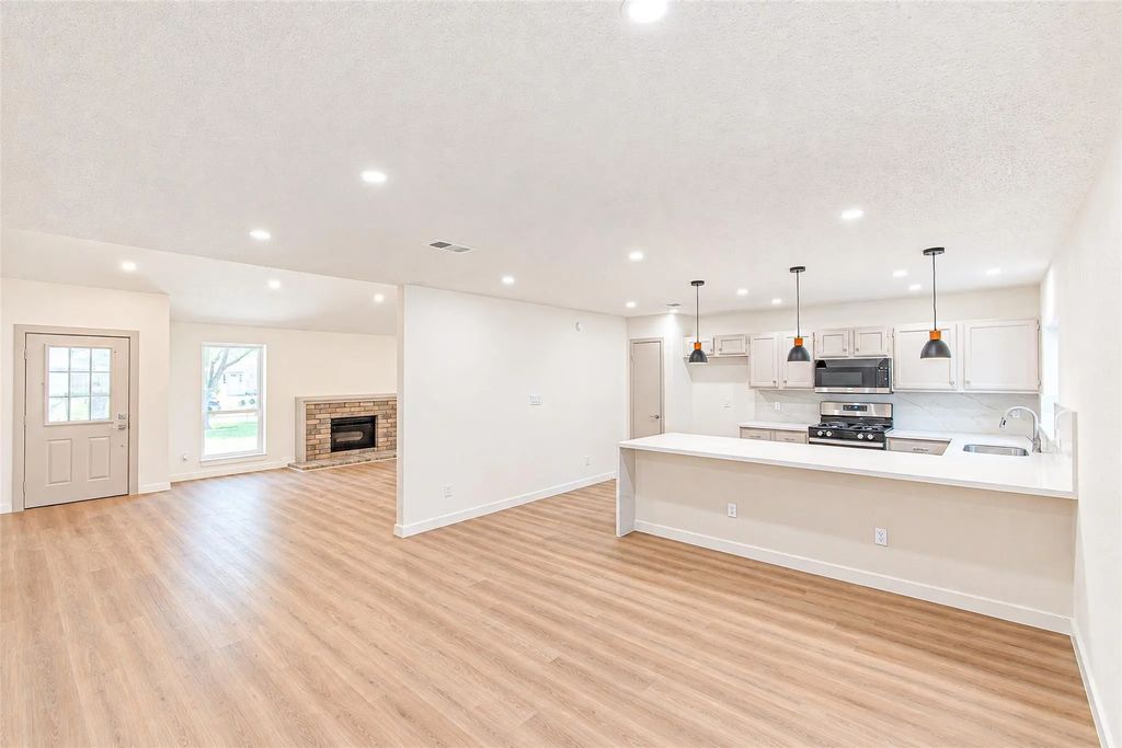 18015 Brooknoll Drive, Houston
