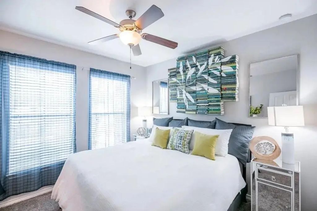 6710 Babcock Road 916, San Antonio