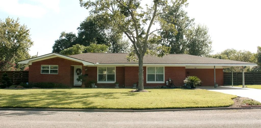 1201 Carey Drive, Sweeny