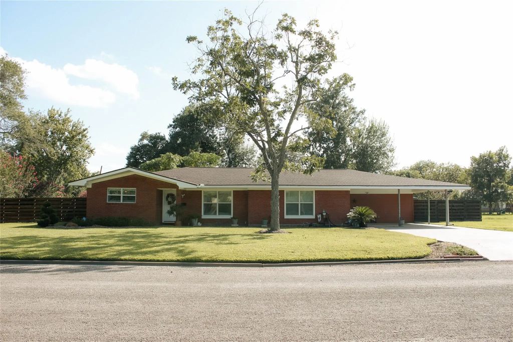 1201 Carey Drive, Sweeny